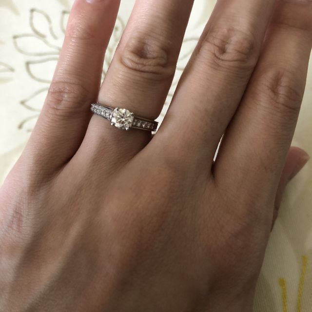 【カルティエ(Cartier)の口コミ】 たくさんの店舗の指輪を見ましたが、カルティエが一番綺麗なデザインで、…