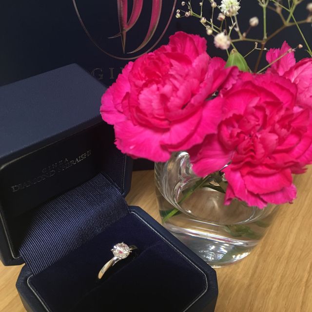 【銀座ダイヤモンドシライシの口コミ】 「エンゲージは一粒ダイヤで勝負！その代わりマリッジリングはキラキラの…