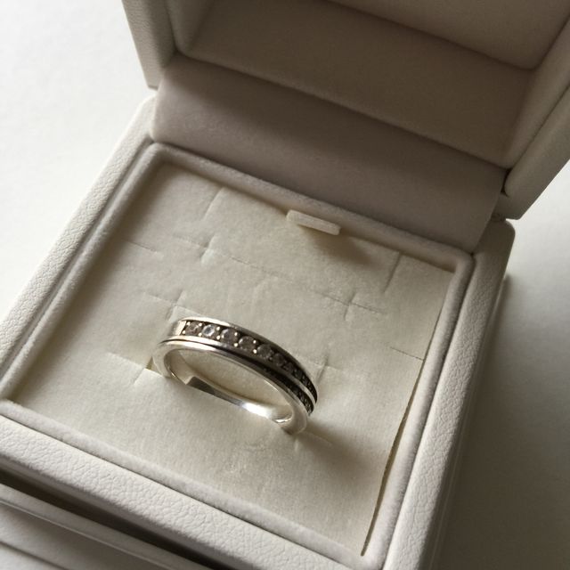 【4℃ BRIDAL(ヨンドシーブライダル)の口コミ】 婚約指輪がかなり太めの指輪だったので結婚指輪は細身のタイプの指輪で、…