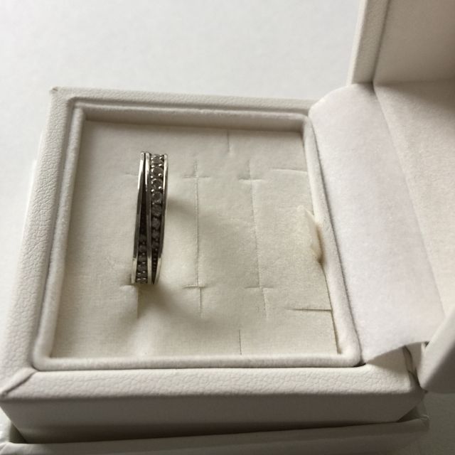 【4℃ BRIDAL(ヨンドシーブライダル)の口コミ】 婚約指輪がかなり太めの指輪だったので結婚指輪は細身のタイプの指輪で、…