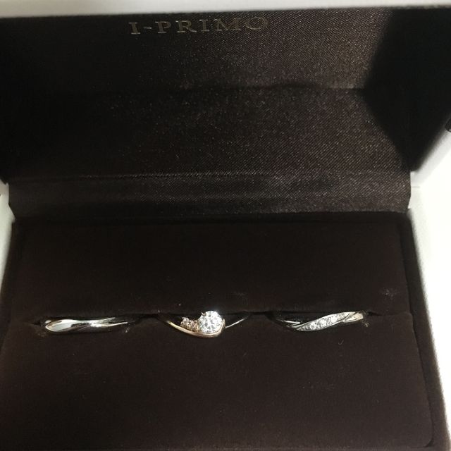 【アイプリモ(I-PRIMO)の口コミ】 婚約指輪は一目惚れです。
ピンクゴールドが入っているのが
とても可愛く…