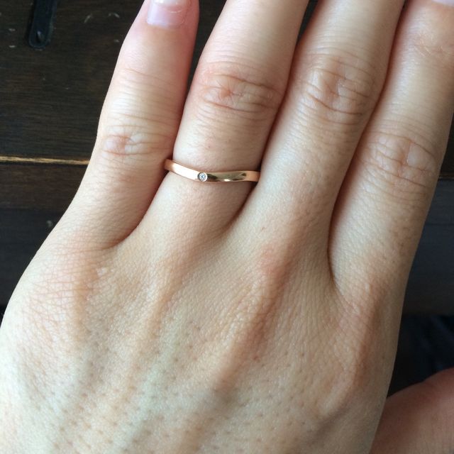 【カルティエ(Cartier)の口コミ】 婚約指輪とセットでつけたかったので、迷わずこちらに決めました。あと色…