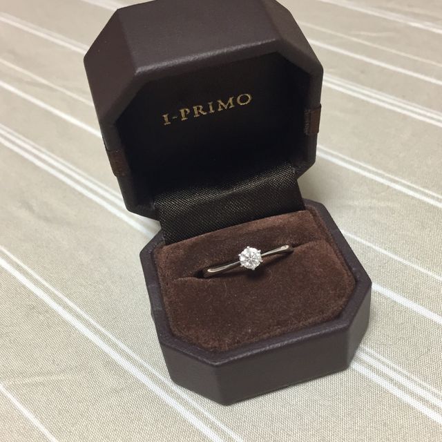 【アイプリモ(I-PRIMO)の口コミ】 シンプルなデザイン。
リングが細身の指輪を探してました。
ダイヤのグレ…