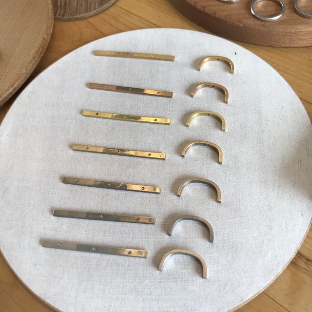 【mina.jewelry(ミナジュエリー)の口コミ】 シンプルなものを探していた私たちにはドストライクな指輪でした。シンプ…