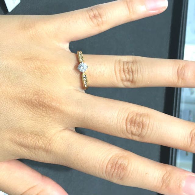 【VENUS TEARS(ヴィーナスティアーズ)の口コミ】 ダイヤモンドの価格が手頃なため思ったよりも大きめのダイヤを選べて満足…