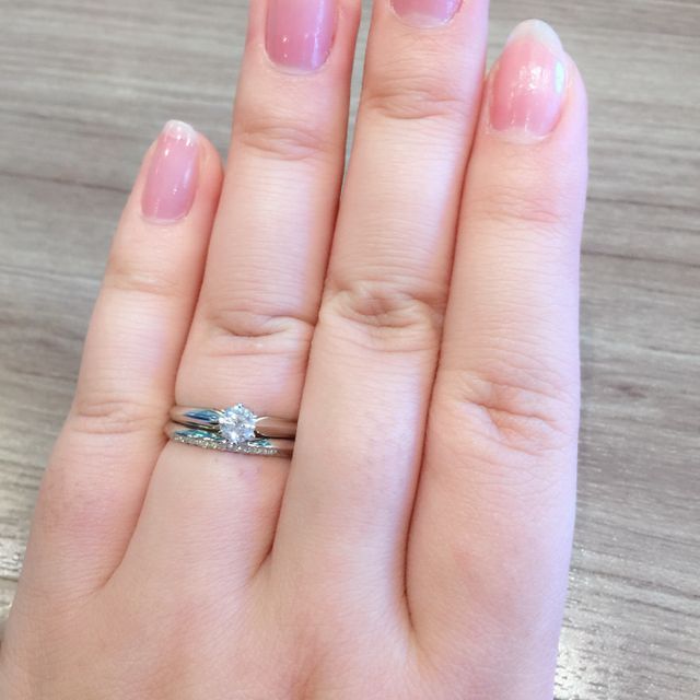 【GALA JEWELRY(ガラジュエリー)の口コミ】 婚約指輪はクラシカルでかつシンプルな指輪を探していました。見つけた指…