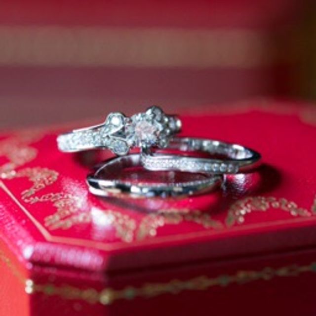 【カルティエ(Cartier)の口コミ】 購入の決め手はダイナミックなところです。
エンゲージリングはカルティエ…