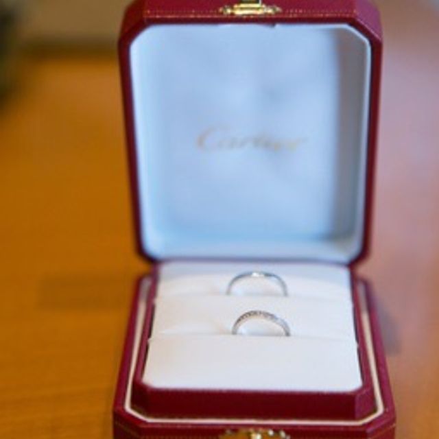 【カルティエ(Cartier)の口コミ】 購入の決め手はダイナミックなところです。
エンゲージリングはカルティエ…