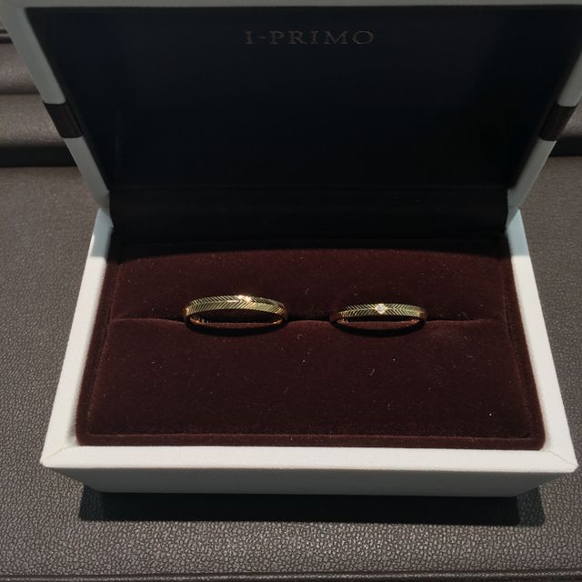 【アイプリモ(I-PRIMO)の口コミ】 ゴールド、珍しいと思えるデザイン、指に馴染んでたことです。
もうひとつ…