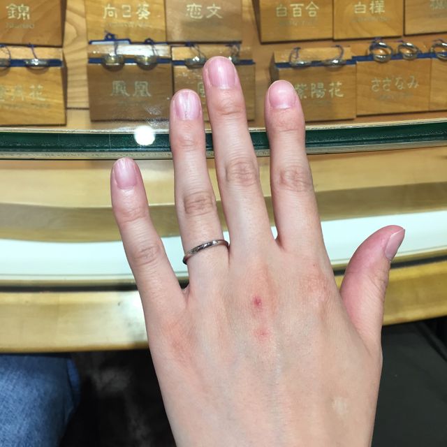 【YUKIZAKI BRIDAL(ユキザキブライダル)の口コミ】 シンプルな指輪を探していたので、シンプルな指輪を何種類か見せてもらい…
