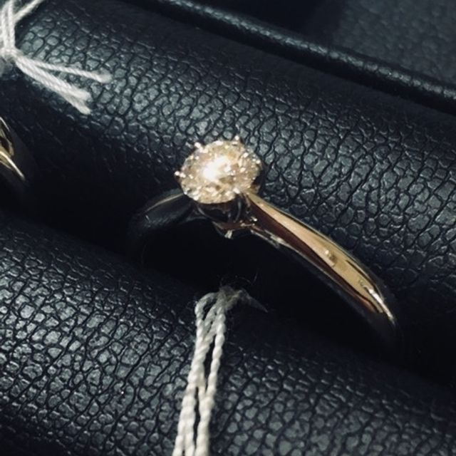 【TASAKI(タサキ)の口コミ】 一石のシンプルな指輪を探していたときに見せていただきました。
石座が控…