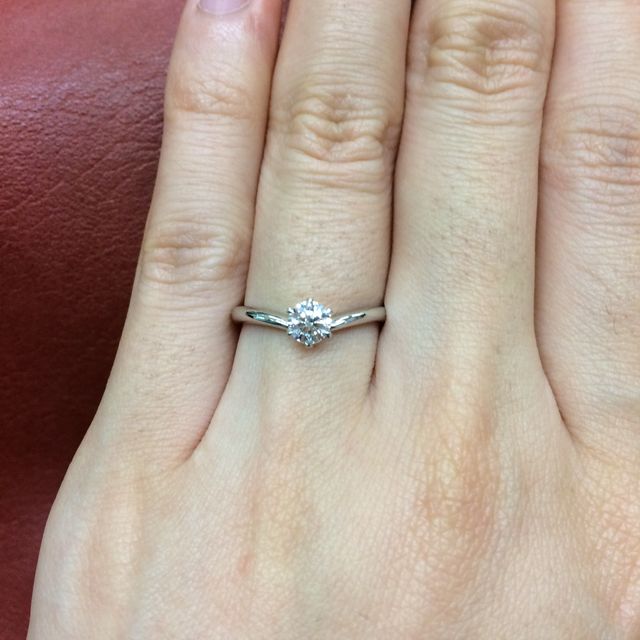 【WATANABE / 卸商社直営　渡辺の口コミ】 婚約指輪はダイヤモンドが主役だと思うので、そこにこだわって選びました…