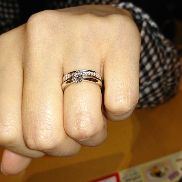 【JEWELRY  KAMATA(ジュエリーかまた)の口コミ】 ２人で一通り店内にある全ての商品を見てそれぞれが気になる商品をピック…