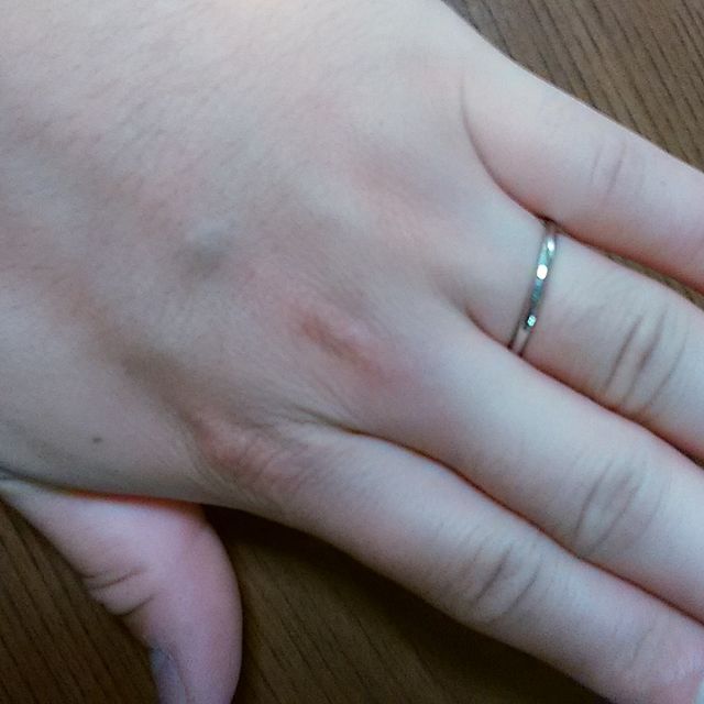 【アイプリモ(I-PRIMO)の口コミ】 シンプルで細めの指輪を探してました。種類が沢山あって優柔不断な僕たち…