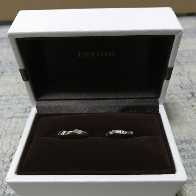 【アイプリモ(I-PRIMO)の口コミ】 指輪のカットが均等に一周されているので
向きを気にすることなく着けてい…