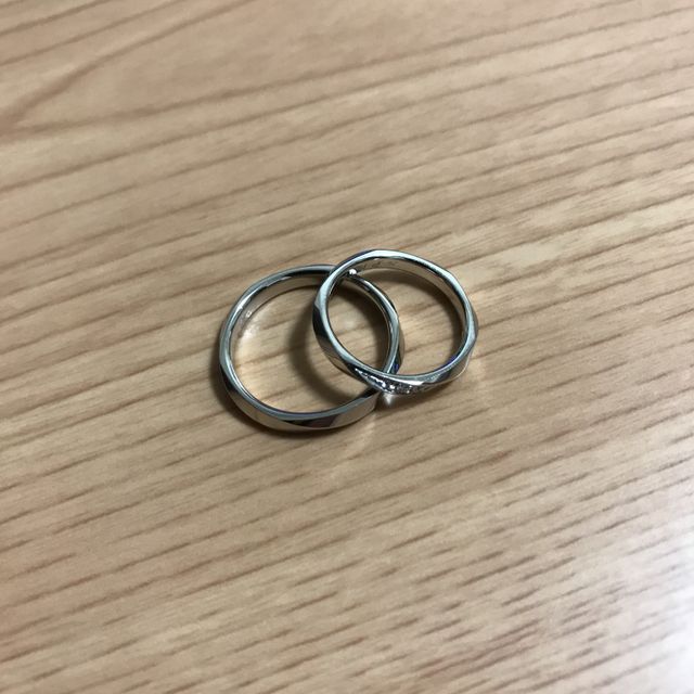 【アイプリモ(I-PRIMO)の口コミ】 指輪のカットが均等に一周されているので
向きを気にすることなく着けてい…
