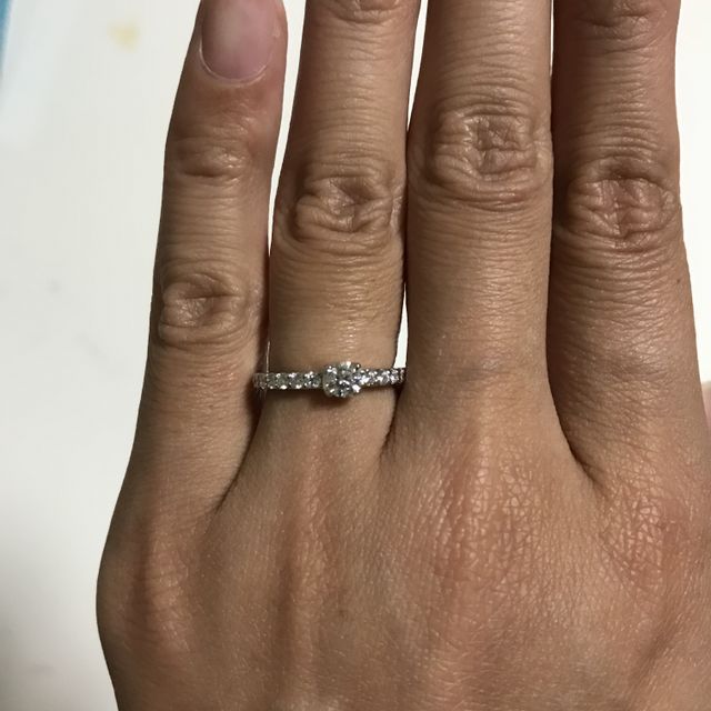 【アイプリモ(I-PRIMO)の口コミ】 わたしは1粒ダイヤのシンプルな婚約指輪が憧れでしたが、旦那さんがこんな…
