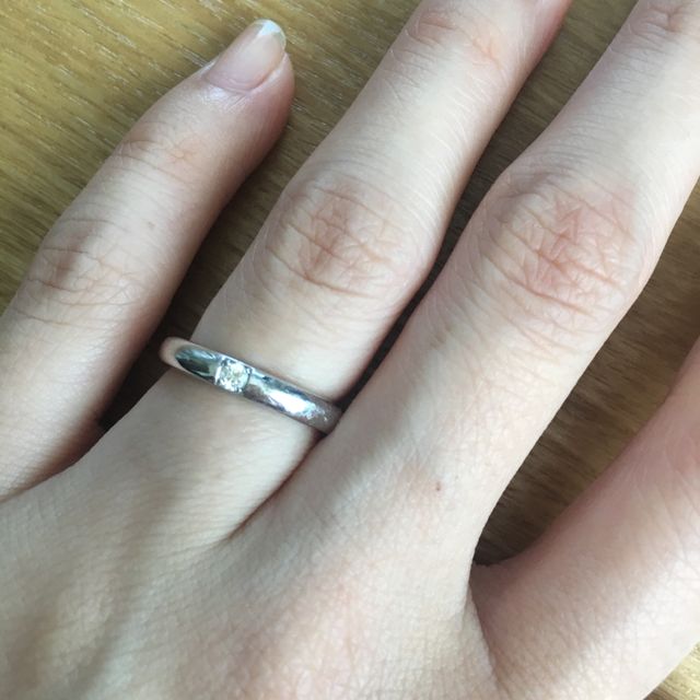 【アイプリモ(I-PRIMO)の口コミ】 シンプルで、ダイヤが四角く見えるデザインを探していました。どこを探し…