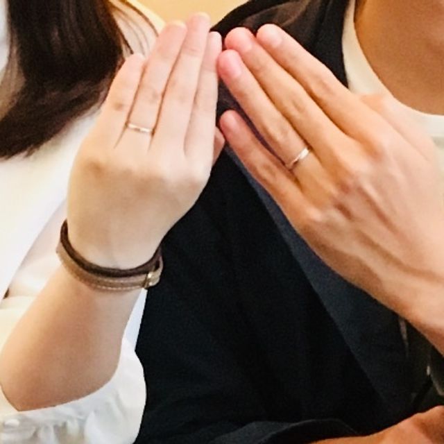 【BRILLIANCE+(ブリリアンスプラス)の口コミ】 婚約指輪をこちらで購入しました。
結婚指輪もこちらで購入する事に決め、…