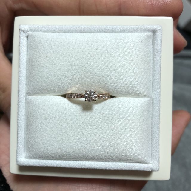 【LUCIE(ルシエ)の口コミ】 デザインが華やかなのに落ち着いてる感じが今付けていても歳をとった時も…