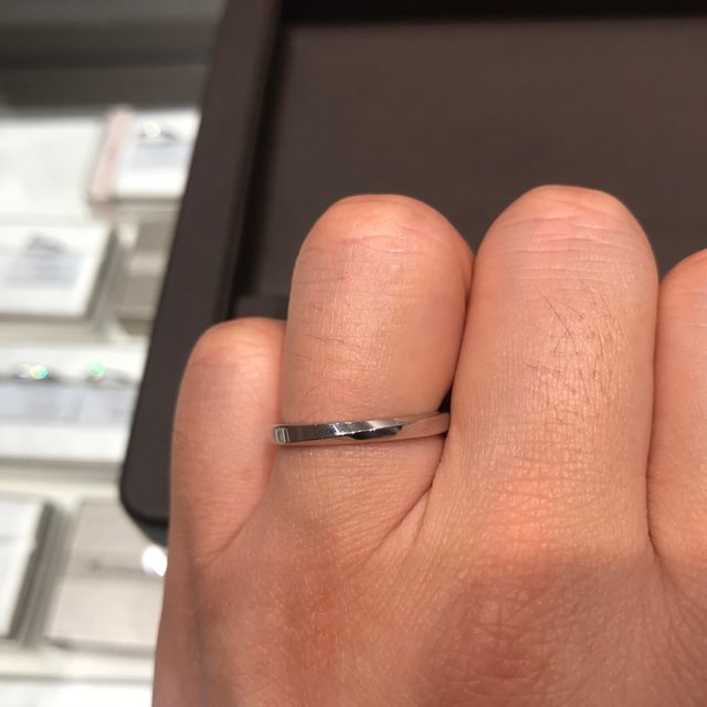 【アイプリモ(I-PRIMO)の口コミ】 中性的な感じが良かったです。丸い指輪の女性らしさでもなく、角ばった男…