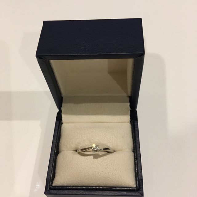 【ヴァンドーム青山(VENDOME AOYAMA)の口コミ】 シンプルなデザインながらダイヤが輝いており第一印象から綺麗と感じた。…