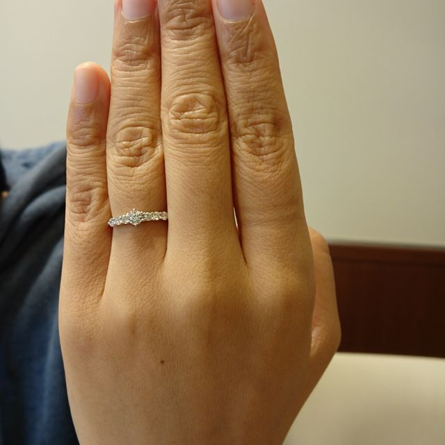 【D&D 144の口コミ】 とても可憐な、女性らしいエンゲージだと思いました。少し大きめのメレが…