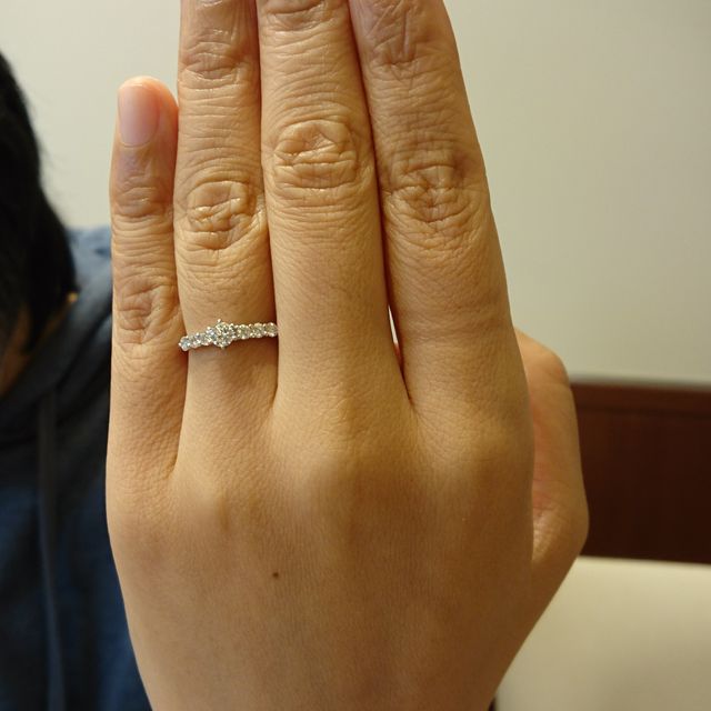 【D&D 144の口コミ】 とても可憐な、女性らしいエンゲージだと思いました。少し大きめのメレが…