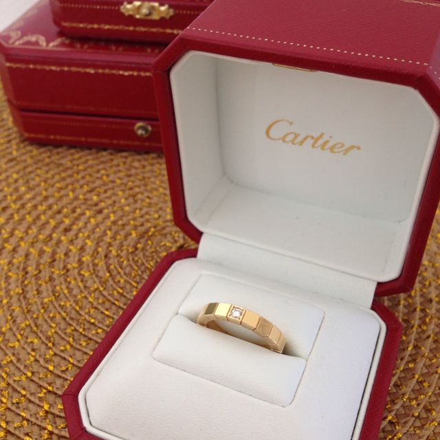 【カルティエ(Cartier)の口コミ】 最初は定番の立爪タイプにしようと思っていましたが、引っ掛かりが気にな…