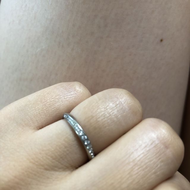 【4℃ BRIDAL(ヨンドシーブライダル)の口コミ】 デザインがよかったです。
ななめにダイヤモンドがはいっているデザインが…