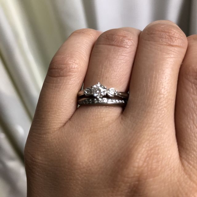 【4℃ BRIDAL(ヨンドシーブライダル)の口コミ】 婚約指輪はダイヤとデザインを選んでから特注するので、多くのデザインを…