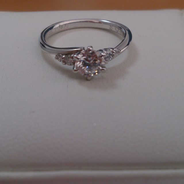 【宝寿堂(ほうじゅどう)の口コミ】 ダイヤモンド卸のお店で、低価格で豪華なダイヤモンドを購入することが出…