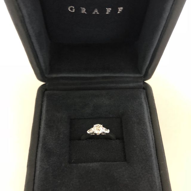 【グラフ(GRAFF)の口コミ】 プロポーズを受けてから友人に報告した際、私にグラフの婚約指輪が似合い…