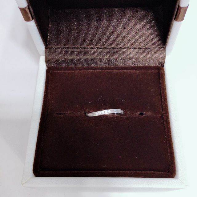 【アイプリモ(I-PRIMO)の口コミ】 婚約指輪との重ね付けも考えていたので、あまり派手すぎないデザインで探…