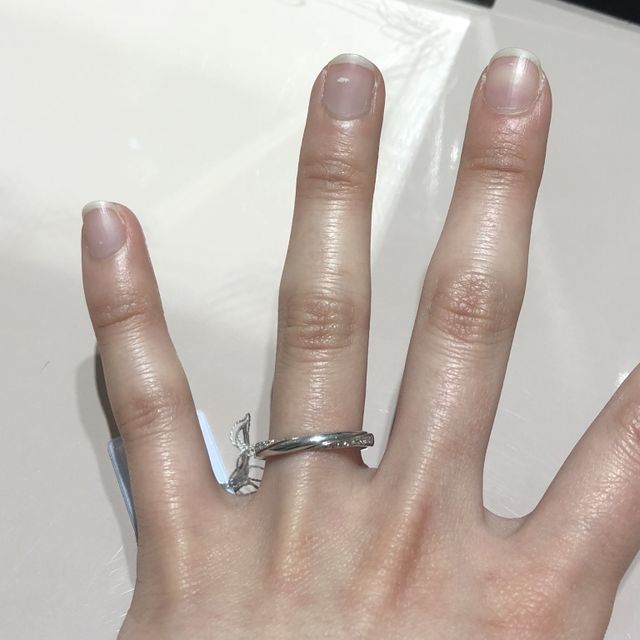 【TRECENTI(トレセンテ)の口コミ】 トレセンテさんでストレートやウェーブ、V字カットなど様々な形の指輪を試…