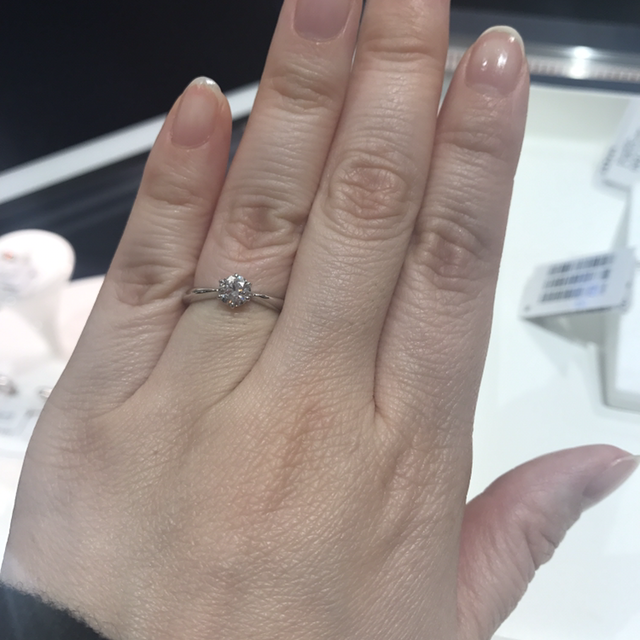 【MIKIMOTO(ミキモト)の口コミ】 どの指輪も輝きが柔らかく、虹色のような光に見えてとても好きでした。肌…