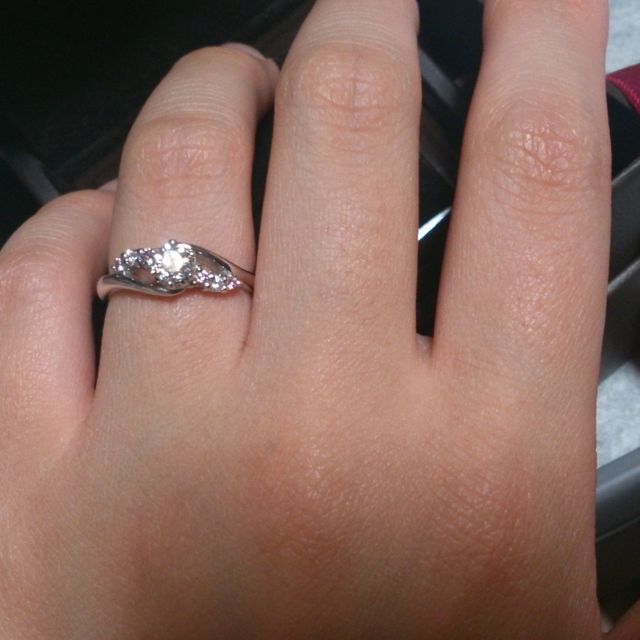 【アイプリモ(I-PRIMO)の口コミ】 私の場合は指輪のデザインを一目で夫が気に入りこれに決めました
さらに真…