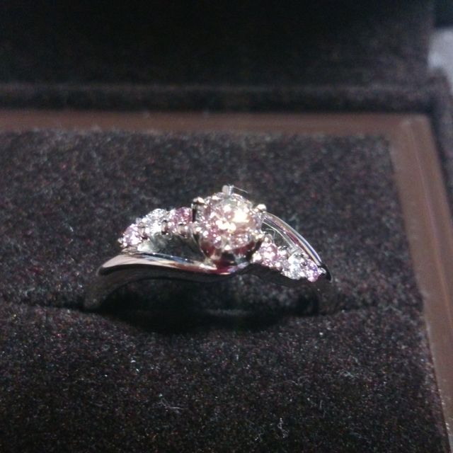 【アイプリモ(I-PRIMO)の口コミ】 私の場合は指輪のデザインを一目で夫が気に入りこれに決めました
さらに真…