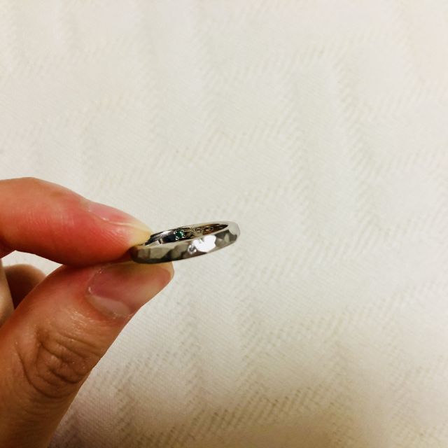 【CRAFY(クラフィ)の口コミ】 槌目のデザインでカジュアルな雰囲気だったので、色はキレイ目が良いなと…