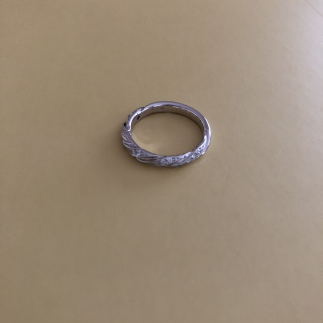 【4℃ BRIDAL(ヨンドシーブライダル)の口コミ】 人とあまりかぶらないデザインが良く、お店の方に紹介してもらったのがこ…