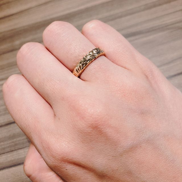 【Makana(マカナ)の口コミ】 ハワイアンジュエリーの中でも彫りがとても綺麗です。
ひとつひとつ、手彫…