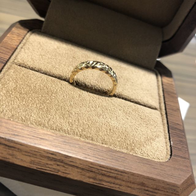 【Makana(マカナ)の口コミ】 ハワイアンジュエリーの中でも彫りがとても綺麗です。
ひとつひとつ、手彫…