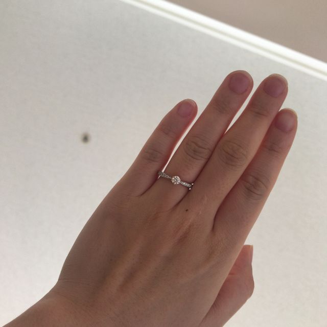 【ラザール ダイヤモンド(LAZARE DIAMOND)の口コミ】 いろんなデザイン、ブランドを見ましたが、一番シンプルかつ洗練されてい…