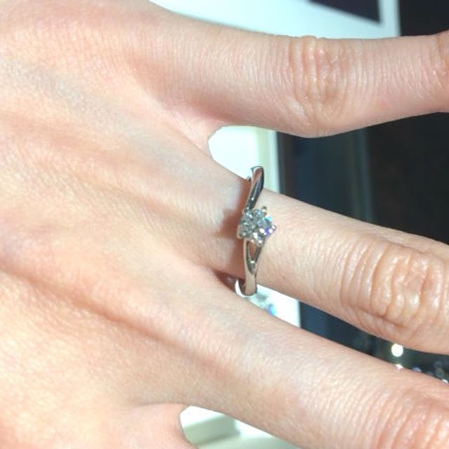 【俄(にわか)の口コミ】 ウェーブのかかったラインのデザインが個性的できれいです。桜をイメージ…