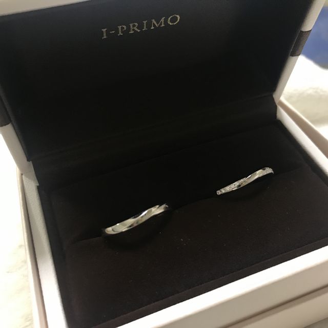 【アイプリモ(I-PRIMO)の口コミ】 彼から貰った婚約指輪のデザインがとても可愛らしくて、結婚指輪も同じメ…