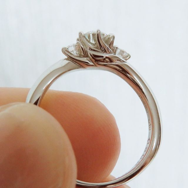 【エクセルコダイヤモンド(EXELCO DIAMOND)の口コミ】 彼にサプライズプロポーズでいただきました。指輪のサイズを教えていなか…