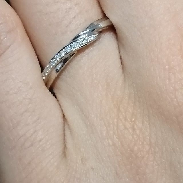【エクセルコダイヤモンド(EXELCO DIAMOND)の口コミ】 友人の紹介で来店しました。
指輪のデザイン重視で選びました。
シンプル…