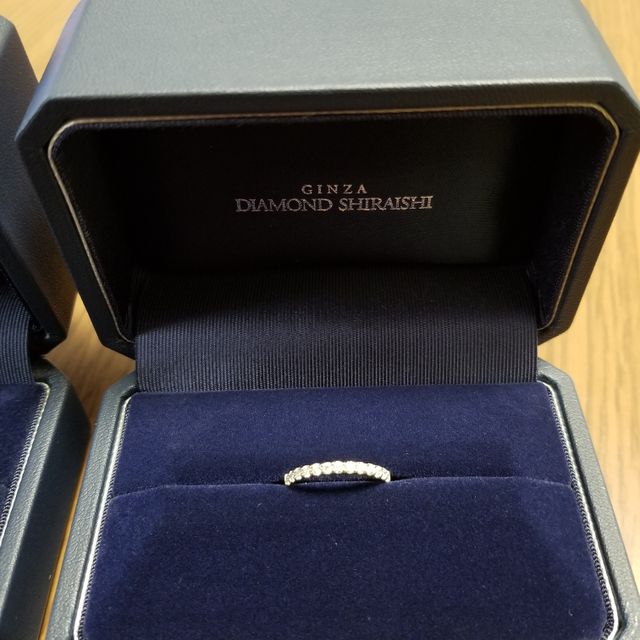 【銀座ダイヤモンドシライシの口コミ】 なんといっても最初にダイヤモンドを見たときの輝きに感動しました。真ん…