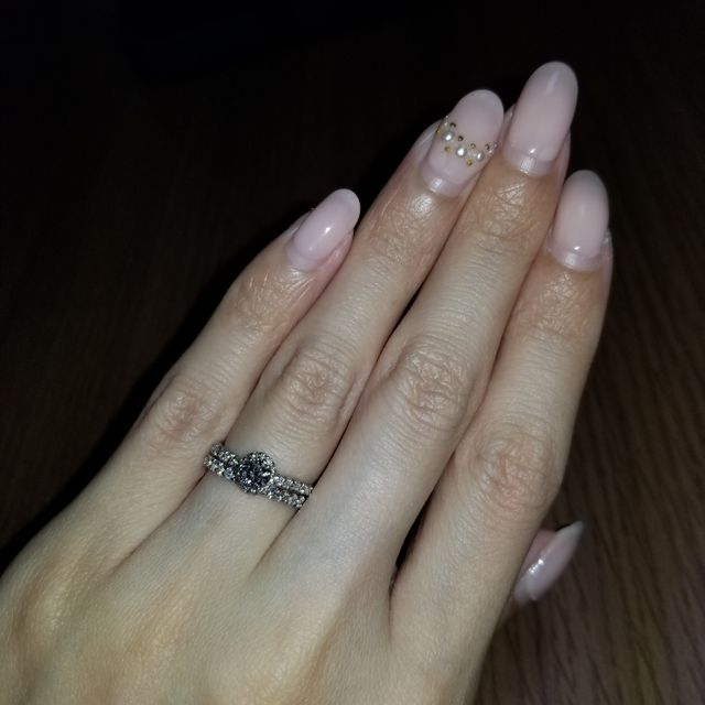 【銀座ダイヤモンドシライシの口コミ】 なんといっても最初にダイヤモンドを見たときの輝きに感動しました。真ん…