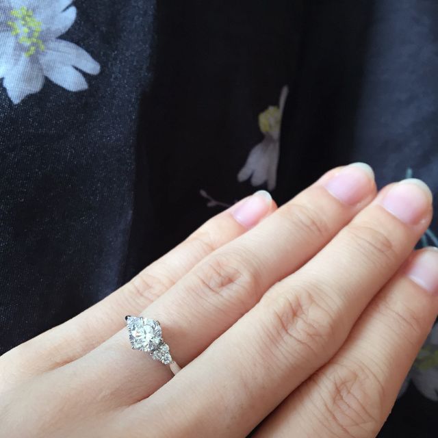 【リューツウの口コミ】 私がデザインを決めて、ダイヤのクオリティ等を彼が決めました。
デザイン…
